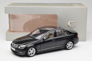 Mercedes C-Class W204 Avantgarde Obsidian Čierny AUTOart 1:18 76264-R1 Kov – obrázok 8 z 8