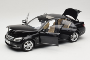 Mercedes C-Class W204 Obsidian Black AUTOart 1:18 B66962367 Kov – obrázok 2 z 8