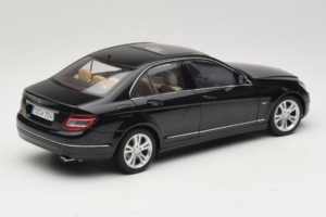 Mercedes C-Class W204 Obsidian Black AUTOart 1:18 B66962367 Kov – obrázok 3 z 8
