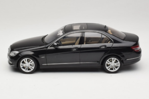 Mercedes C-Class W204 Obsidian Black AUTOart 1:18 B66962367 Kov – obrázok 4 z 8