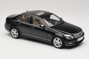 Mercedes C-Class W204 Obsidian Black AUTOart 1:18 B66962367 Kov – obrázok 6 z 8
