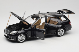 Mercedes C-Class W204 Estate Obsidian Black AUTOart 1:18 B66962349 Kov – obrázok 2 z 8