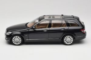 Mercedes C-Class W204 Estate Obsidian Black AUTOart 1:18 B66962349 Kov – obrázok 4 z 8