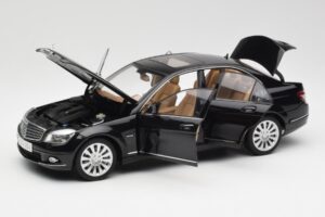 Mercedes C-Class W204 Obsidian Čierny AUTOart 1:18 B66962365 Kov – obrázok 2 z 8