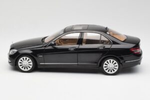 Mercedes C-Class W204 Obsidian Čierny AUTOart 1:18 B66962365 Kov – obrázok 4 z 8
