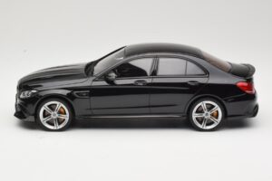 Mercedes C-Class W205 Brabus 650 Čierny GT Spirit 1:18 GT132 Živica – obrázok 3 z 6
