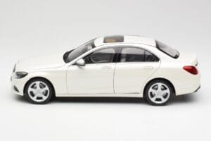 Mercedes C-Class W205 Diamond Biely Metalíza Norev 1:18 B66960256 Kov – obrázok 4 z 8