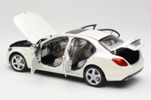 Mercedes C-Class W205 Diamond Biely Metalíza Norev 1:18 B66960256 Kov – obrázok 5 z 8