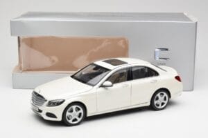 Mercedes C-Class W205 Diamond Biely Metalíza Norev 1:18 B66960256 Kov – obrázok 8 z 8
