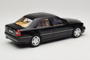 Mercedes C36 AMG W202 Obsidian Black Metallic Norev 1:18 183381 Kov – obrázok 3 z 8