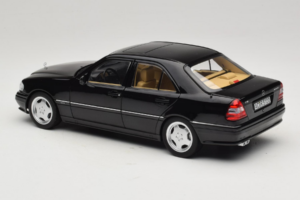 Mercedes C36 AMG W202 Obsidian Black Metallic Norev 1:18 183381 Kov – obrázok 7 z 8