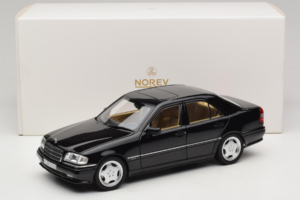Mercedes C36 AMG W202 Obsidian Black Metallic Norev 1:18 183381 Kov – obrázok 8 z 8