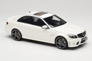 Mercedes C63 AMG W204 Diamond White GT Spirit 1:18 GT928 Živica – obrázok 4 z 6
