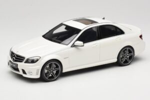 Mercedes C63 AMG W204 Diamond White GT Spirit 1:18 GT928 Živica