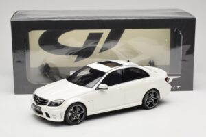 Mercedes C63 AMG W204 Diamond White GT Spirit 1:18 GT928 Živica – obrázok 6 z 6