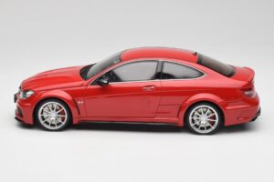 Mercedes AMG C63 W204 Červený 2nd Choice GT Spirit 1:18 GT065-D1 Živica – obrázok 3 z 6
