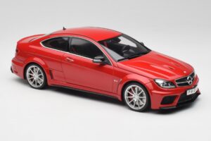 Mercedes AMG C63 W204 Červený 2nd Choice GT Spirit 1:18 GT065-D1 Živica – obrázok 4 z 6