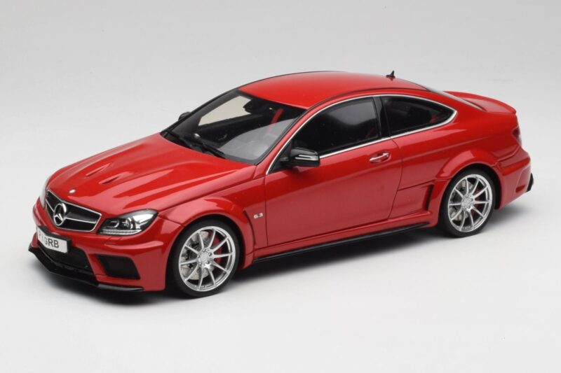 Mercedes AMG C63 W204 Červený 2nd Choice GT Spirit 1:18 GT065-D1 Živica