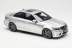 Mercedes C63 AMG W204 Strieborný GT Spirit 1:18 GT462 Živica – obrázok 4 z 6