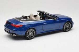 Mercedes CLE Kabriolet A236 Modrý Norev 1:18 B66960653 Kov – obrázok 4 z 9
