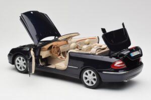 Mercedes CLK 500 W209 Kabriolet Tmavo Modrý Metalíza Kyosho 1:18 B66962174 Kov – obrázok 6 z 9
