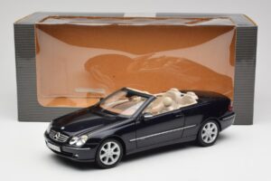 Mercedes CLK 500 W209 Kabriolet Tmavo Modrý Metalíza Kyosho 1:18 B66962174 Kov – obrázok 9 z 9