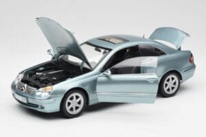 Mercedes CLK 500 W209 Svetlo Modrý Metalíza Kyosho 1:18 B66962192 Kov – obrázok 2 z 8