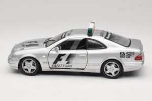 Mercedes AMG CLK 55 F1 Safety Car Maisto 1:18 B66005234 Kov – obrázok 3 z 6