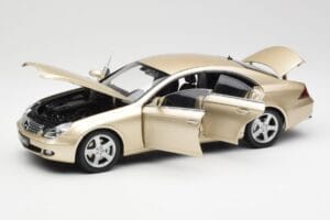 Mercedes CLS C219 Svetlo Béžová Zlatá Kyosho 1:18 08401LBE Kov – obrázok 2 z 8