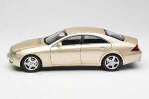 Mercedes CLS C219 Svetlo Béžová Zlatá Kyosho 1:18 08401LBE Kov – obrázok 4 z 8