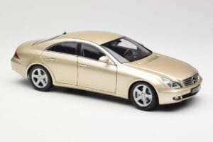 Mercedes CLS C219 Svetlo Béžová Zlatá Kyosho 1:18 08401LBE Kov – obrázok 6 z 8