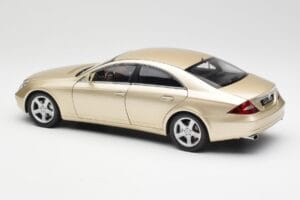 Mercedes CLS C219 Svetlo Béžová Zlatá Kyosho 1:18 08401LBE Kov – obrázok 7 z 8