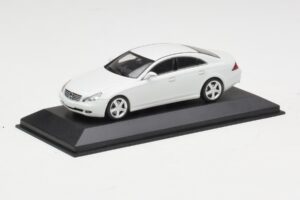 Mercedes CLS-Class C219 Linea Biely Minichamps 1:43 436034300 Kov – obrázok 2 z 4