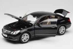 Mercedes E-Class Coupe C207 Obsidian Black Metallic Norev 1:18 B66962418 Kov – obrázok 2 z 8