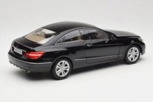 Mercedes E-Class Coupe C207 Obsidian Black Metallic Norev 1:18 B66962418 Kov – obrázok 3 z 8