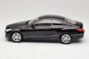 Mercedes E-Class Coupe C207 Obsidian Black Metallic Norev 1:18 B66962418 Kov – obrázok 4 z 8