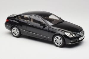 Mercedes E-Class Coupe C207 Obsidian Black Metallic Norev 1:18 B66962418 Kov – obrázok 6 z 8