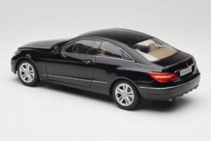 Mercedes E-Class Coupe C207 Obsidian Black Metallic Norev 1:18 B66962418 Kov – obrázok 7 z 8