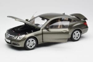 Mercedes E-Class Coupe C207 Titanite Šedý Metalíza Minichamps 1:18 B66962419 Kov – obrázok 2 z 8