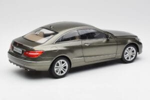 Mercedes E-Class Coupe C207 Titanite Šedý Metalíza Minichamps 1:18 B66962419 Kov – obrázok 3 z 8