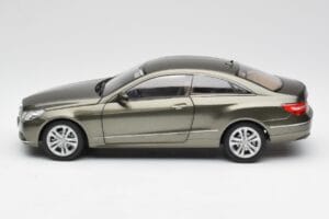 Mercedes E-Class Coupe C207 Titanite Šedý Metalíza Minichamps 1:18 B66962419 Kov – obrázok 4 z 8
