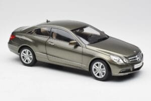 Mercedes E-Class Coupe C207 Titanite Šedý Metalíza Minichamps 1:18 B66962419 Kov – obrázok 6 z 8