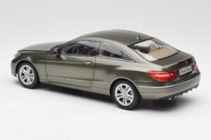 Mercedes E-Class Coupe C207 Titanite Šedý Metalíza Minichamps 1:18 B66962419 Kov – obrázok 7 z 8