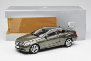 Mercedes E-Class Coupe C207 Titanite Šedý Metalíza Minichamps 1:18 B66962419 Kov – obrázok 8 z 8