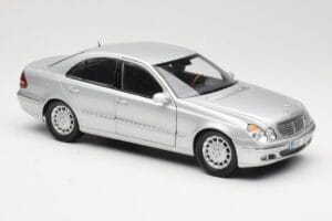 Mercedes E-Class W211 Strieborný Kyosho 1:18 B66962146 Kov – obrázok 6 z 8