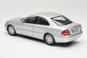 Mercedes E-Class W211 Strieborný Kyosho 1:18 B66962146 Kov – obrázok 7 z 8