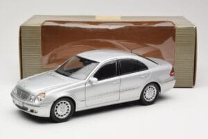 Mercedes E-Class W211 Strieborný Kyosho 1:18 B66962146 Kov – obrázok 8 z 8