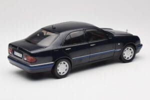 Mercedes E-Class W210 E320 Čierny Sun Star 1:18 1151 Kov – obrázok 3 z 8