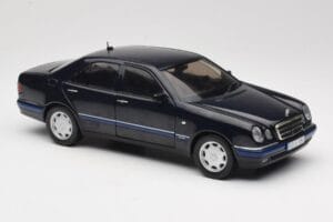 Mercedes E-Class W210 E320 Čierny Sun Star 1:18 1151 Kov – obrázok 6 z 8