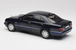 Mercedes E-Class W210 E320 Čierny Sun Star 1:18 1151 Kov – obrázok 7 z 8